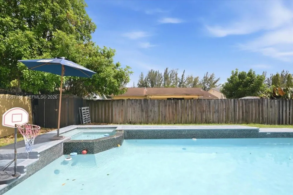 10960 NW 21st St Sunrise, FL 33322