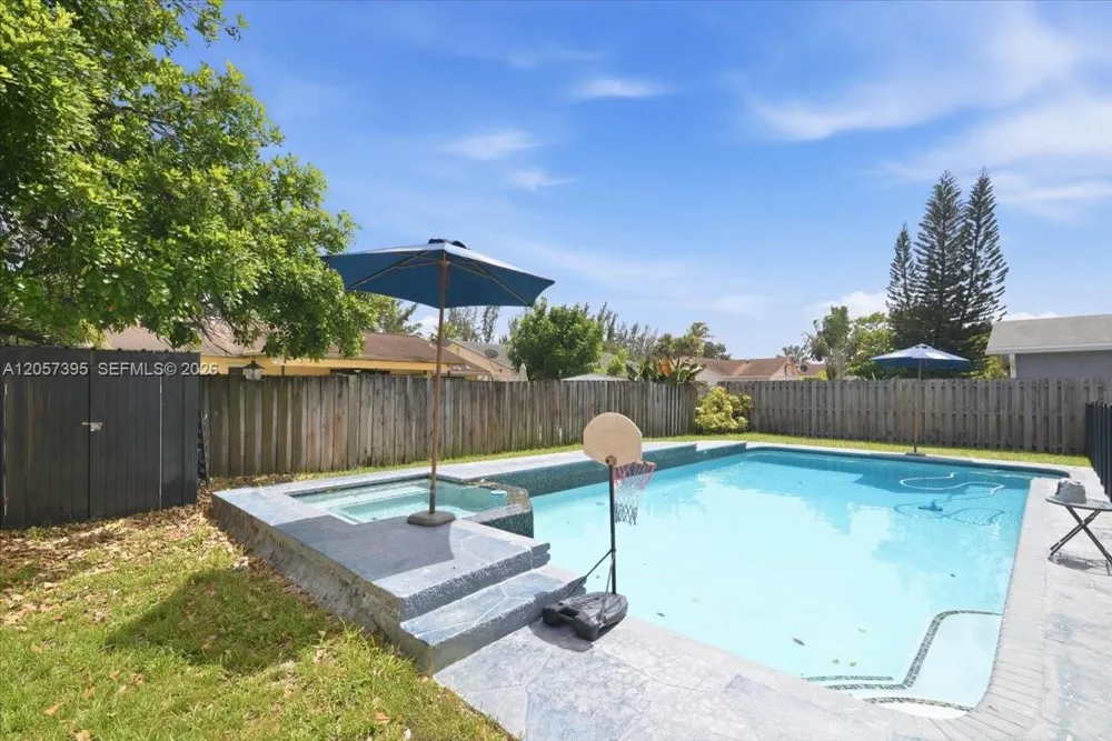 10960 NW 21st St Sunrise, FL 33322