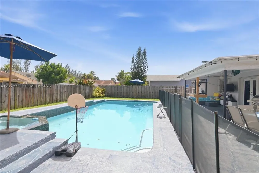 10960 NW 21st St Sunrise, FL 33322