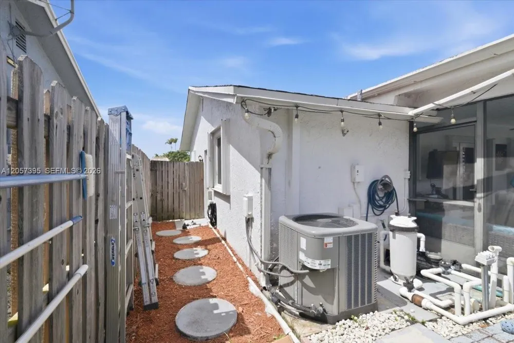 10960 NW 21st St Sunrise, FL 33322
