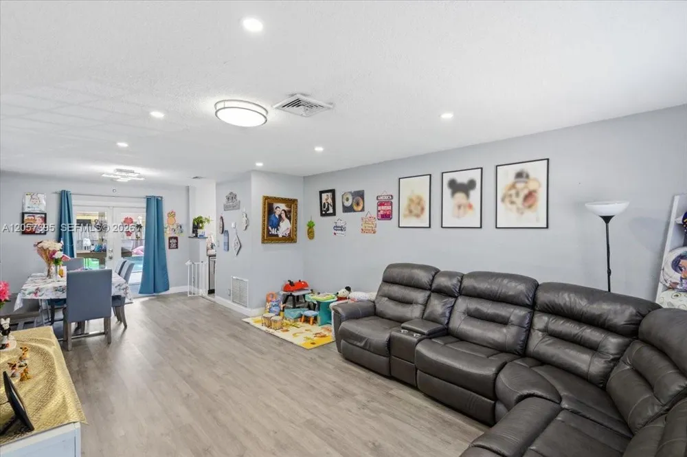 10960 NW 21st St Sunrise, FL 33322