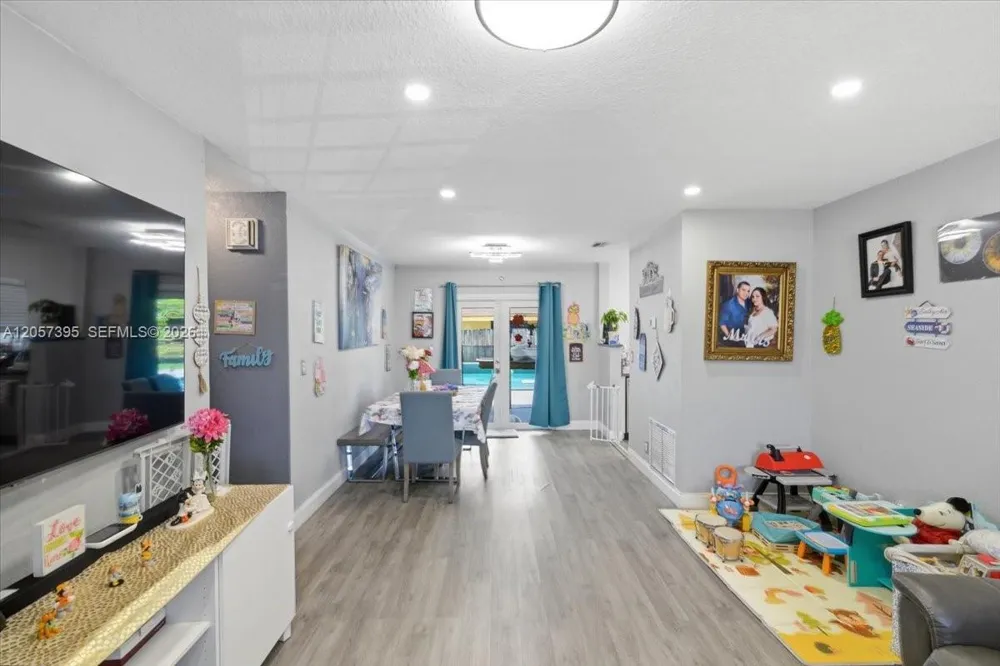10960 NW 21st St Sunrise, FL 33322