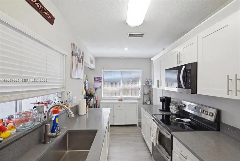 10960 NW 21st St Sunrise, FL 33322
