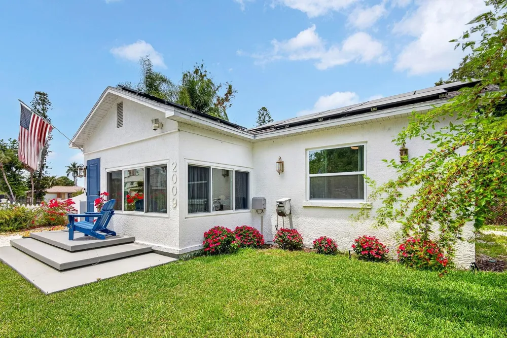 2009 1ST AVENUE E Bradenton, FL 34208