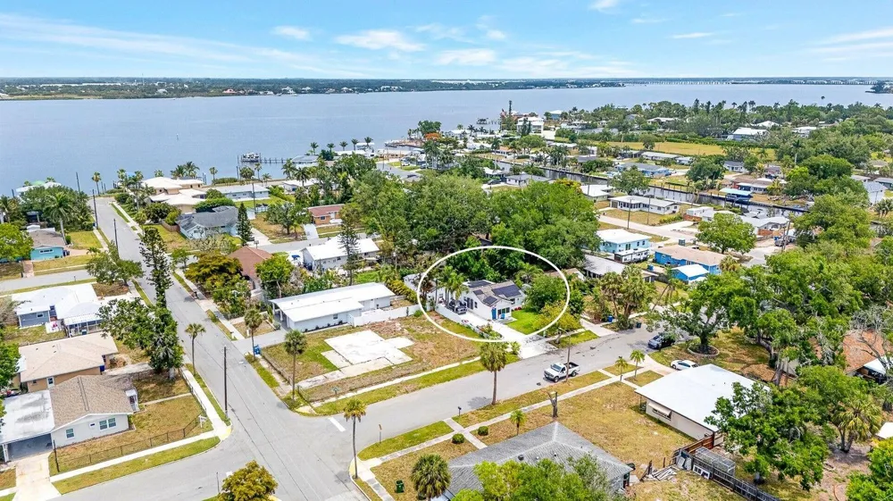 2009 1ST AVENUE E Bradenton, FL 34208