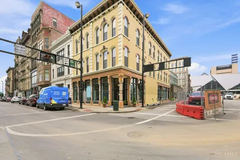 411 Plum Street #203