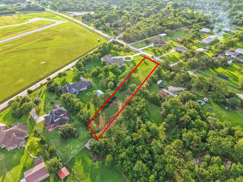 906 E Archer Road Baytown, TX 77521