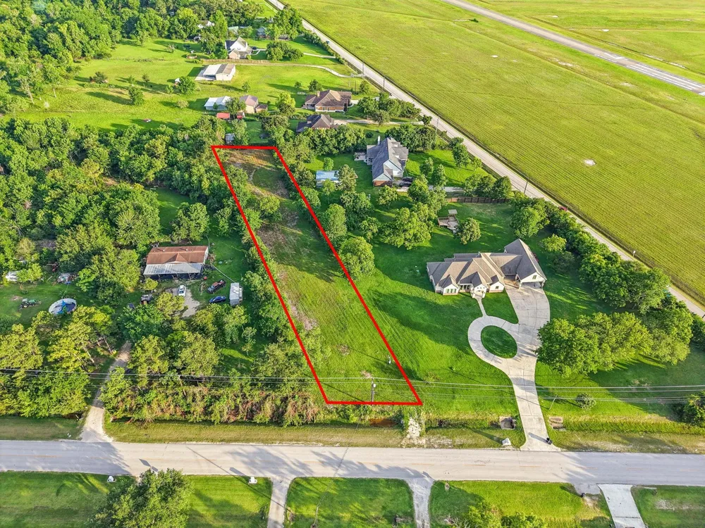 906 E Archer Road Baytown, TX 77521