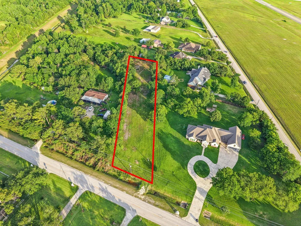 906 E Archer Road Baytown, TX 77521