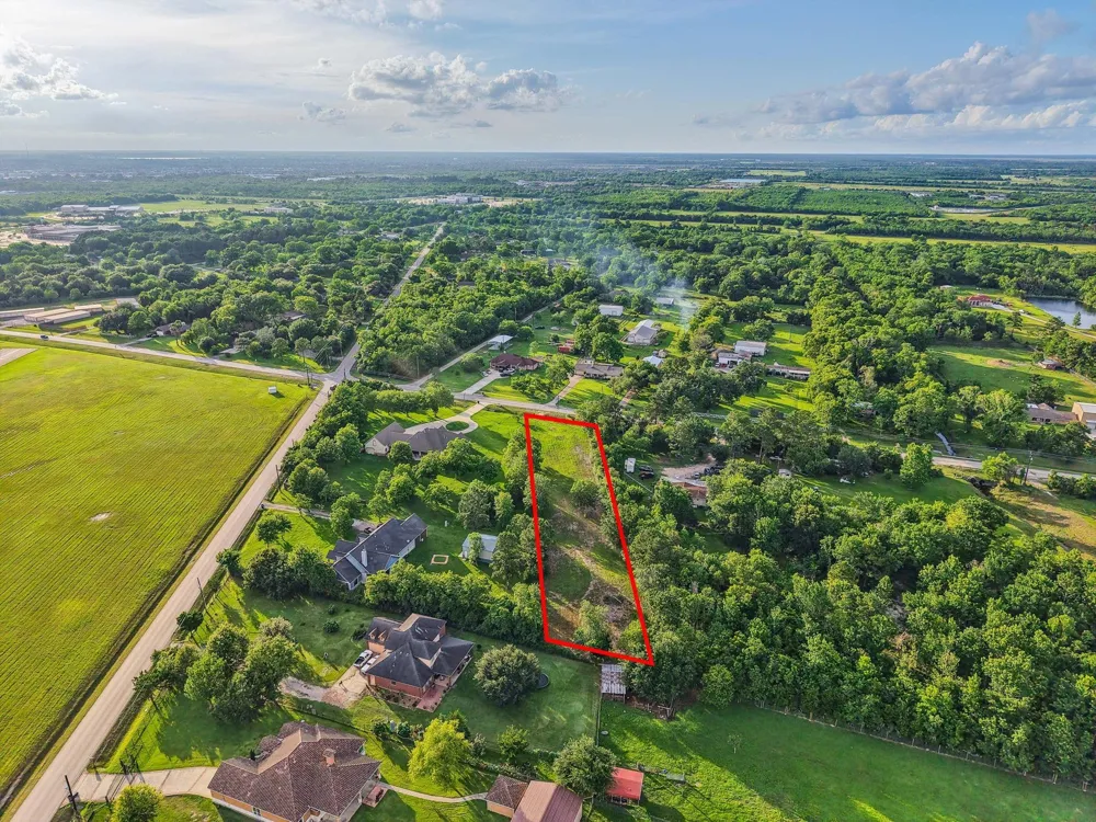 906 E Archer Road Baytown, TX 77521