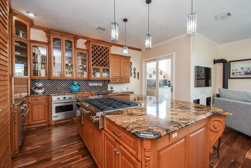 313 Harborside Circle Kemah, TX 77565