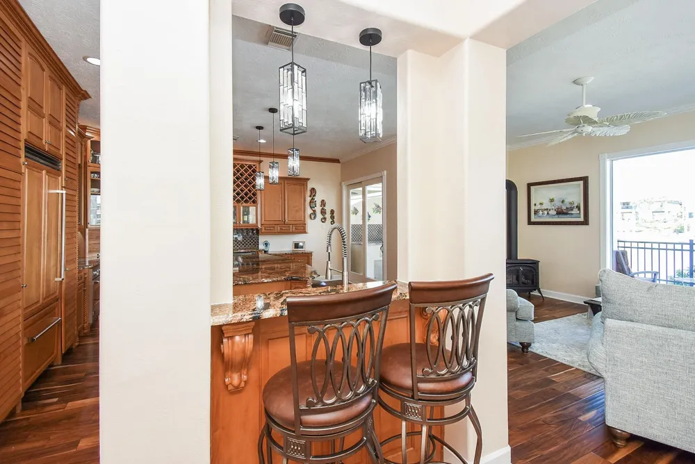 313 Harborside Circle Kemah, TX 77565