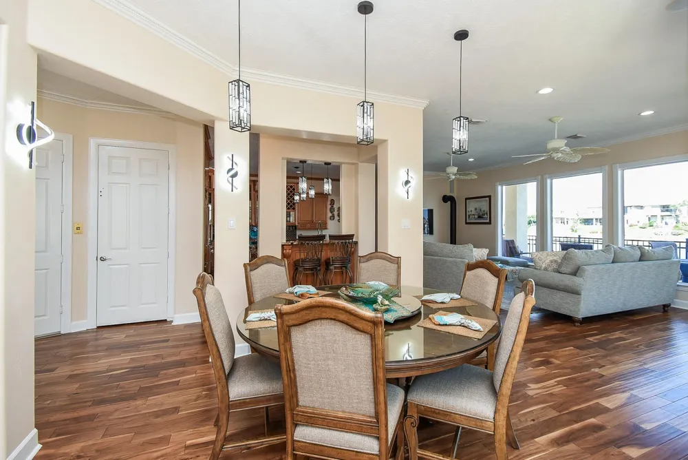 313 Harborside Circle Kemah, TX 77565