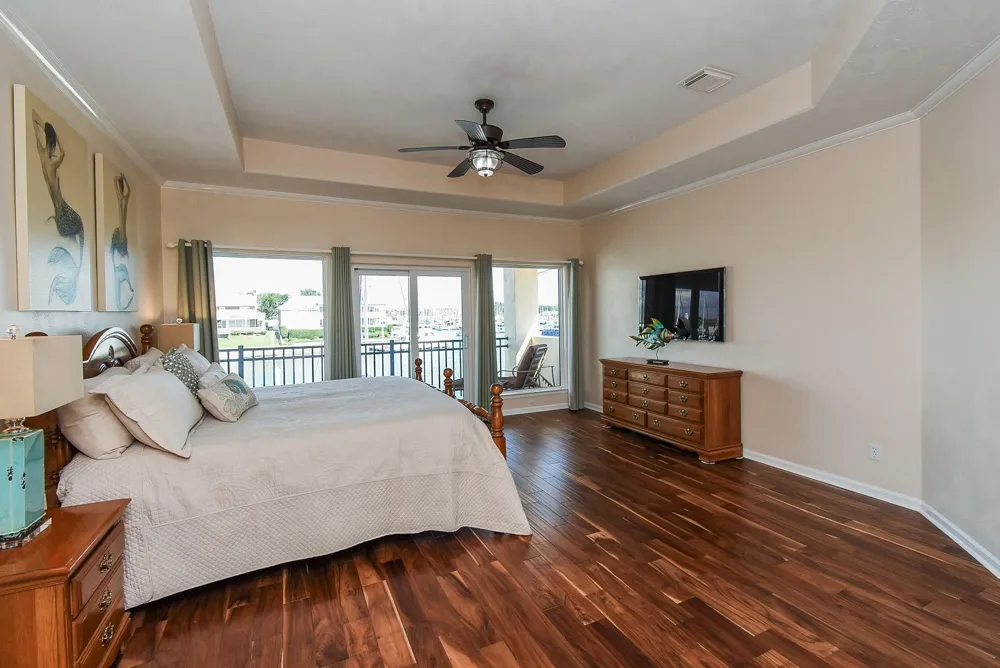 313 Harborside Circle Kemah, TX 77565