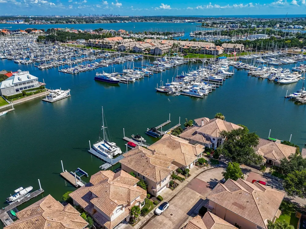 313 Harborside Circle Kemah, TX 77565