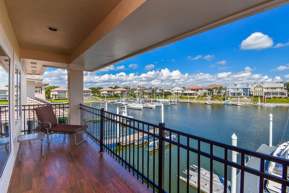 313 Harborside Circle Kemah, TX 77565