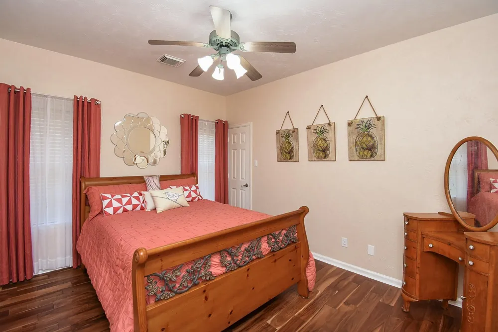 313 Harborside Circle Kemah, TX 77565