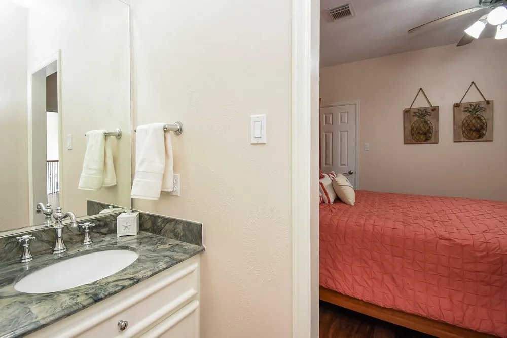 313 Harborside Circle Kemah, TX 77565