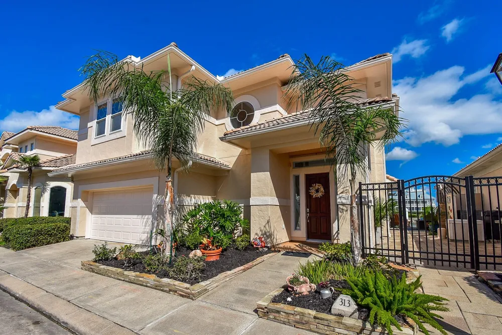 313 Harborside Circle Kemah, TX 77565