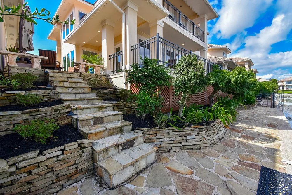 313 Harborside Circle Kemah, TX 77565
