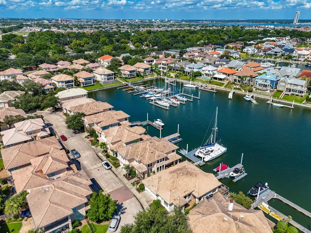 313 Harborside Circle Kemah, TX 77565