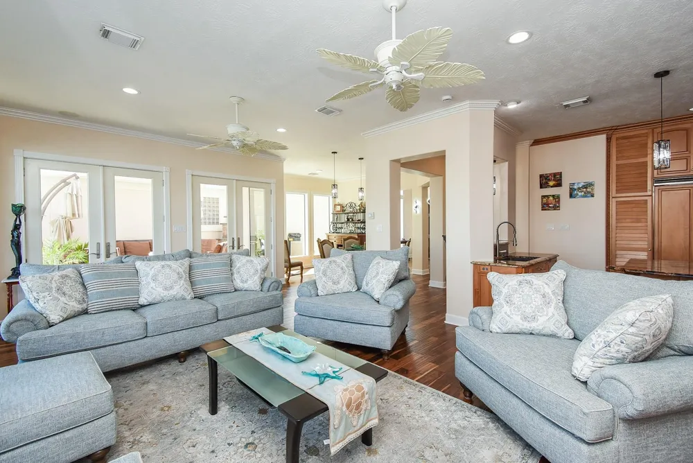 313 Harborside Circle Kemah, TX 77565