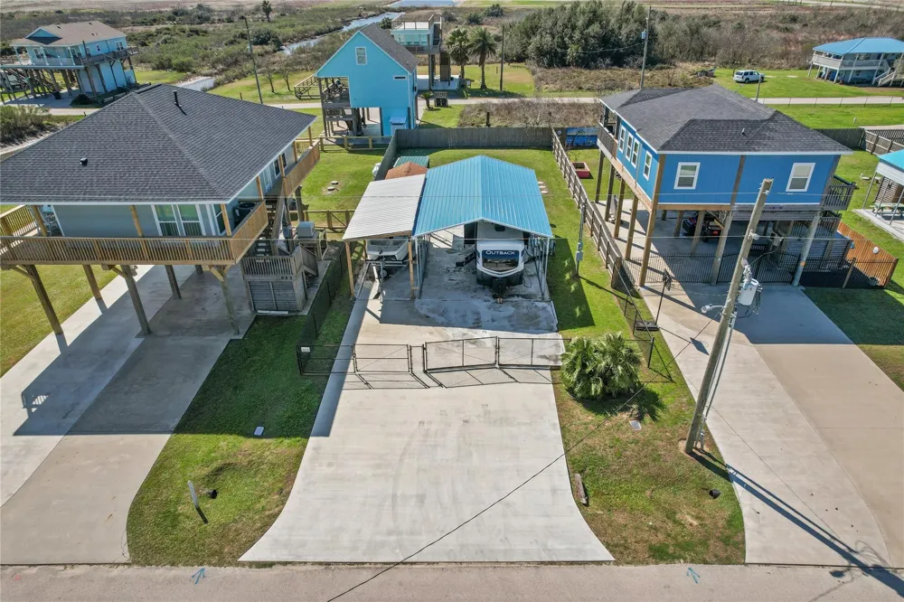 957 S Tinkle Lane Crystal Beach, TX 77650