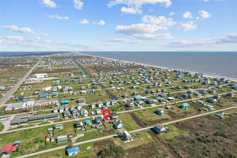 957 S Tinkle Lane Crystal Beach, TX 77650