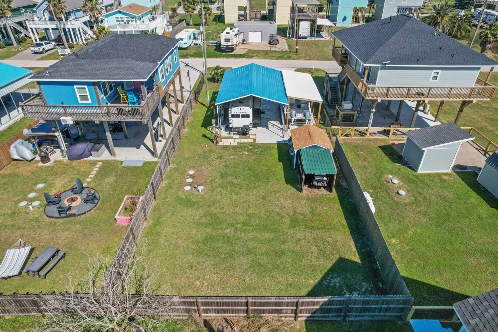 957 S Tinkle Lane Crystal Beach, TX 77650