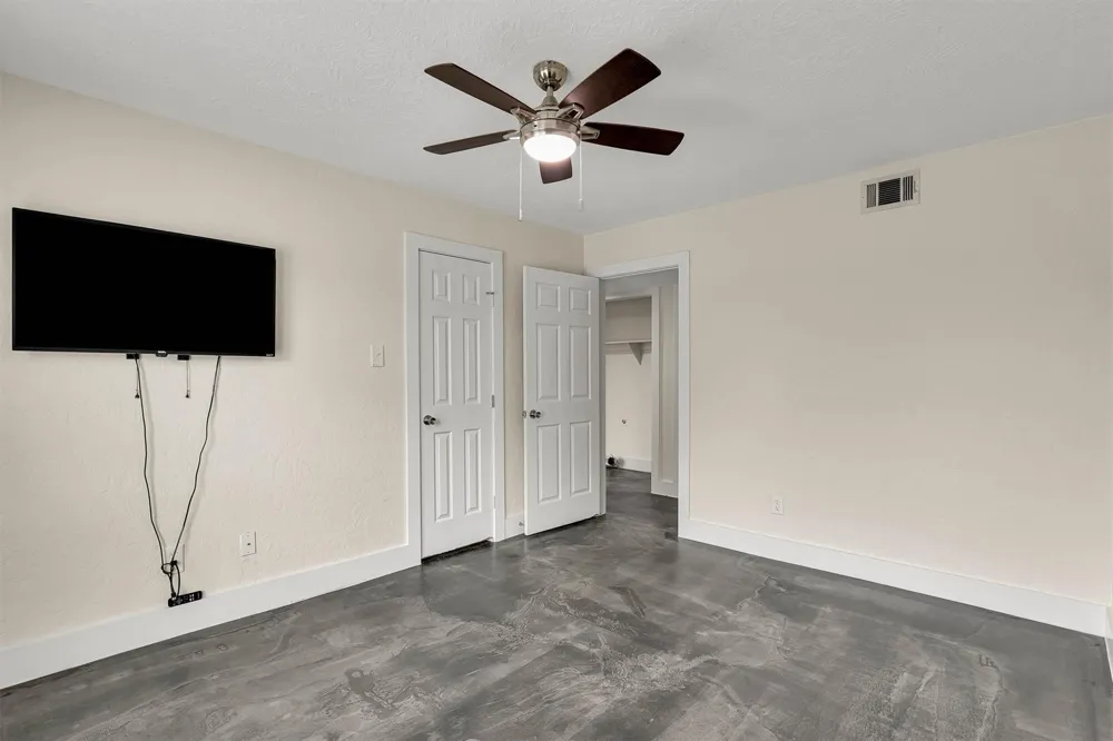 7 April Point Drive Conroe, TX 77356