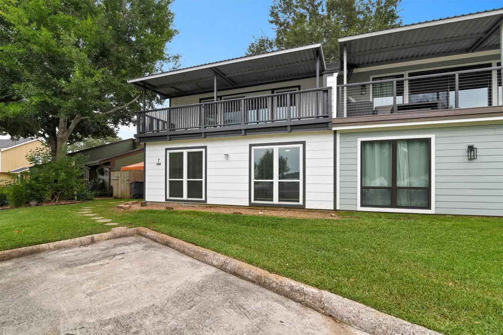 7 April Point Drive Conroe, TX 77356