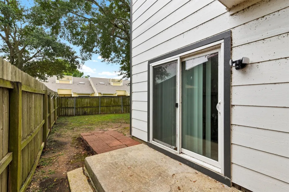 7 April Point Drive Conroe, TX 77356