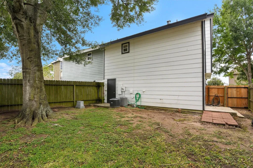 7 April Point Drive Conroe, TX 77356
