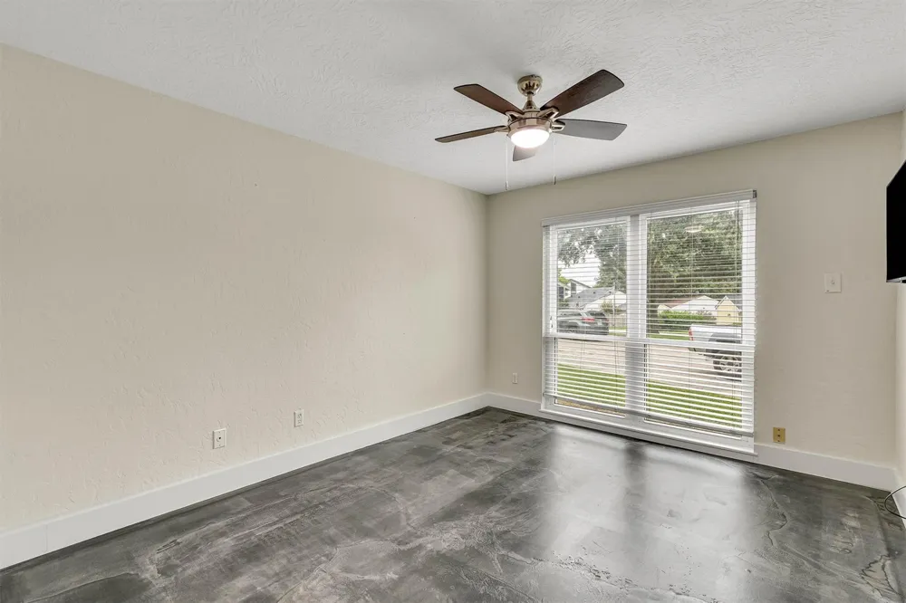 7 April Point Drive Conroe, TX 77356