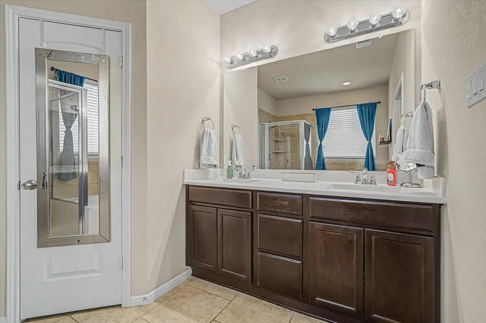 11722 Eagle Ridge Drive Mont Belvieu, TX 77535