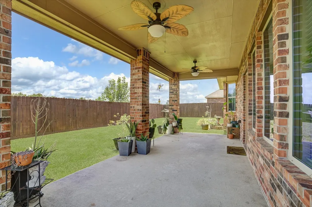 11722 Eagle Ridge Drive Mont Belvieu, TX 77535