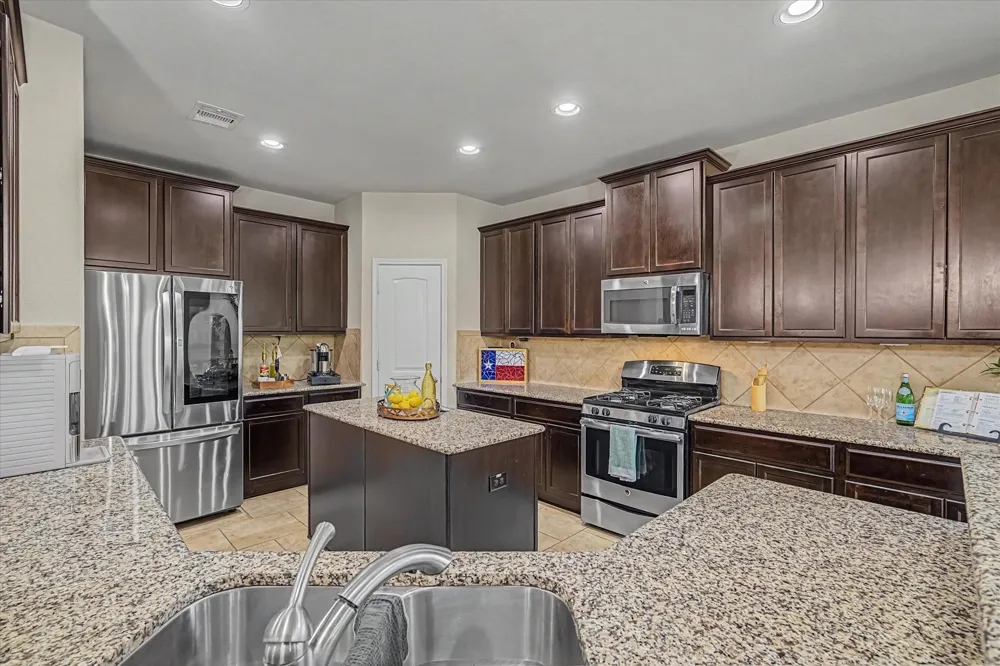 11722 Eagle Ridge Drive Mont Belvieu, TX 77535