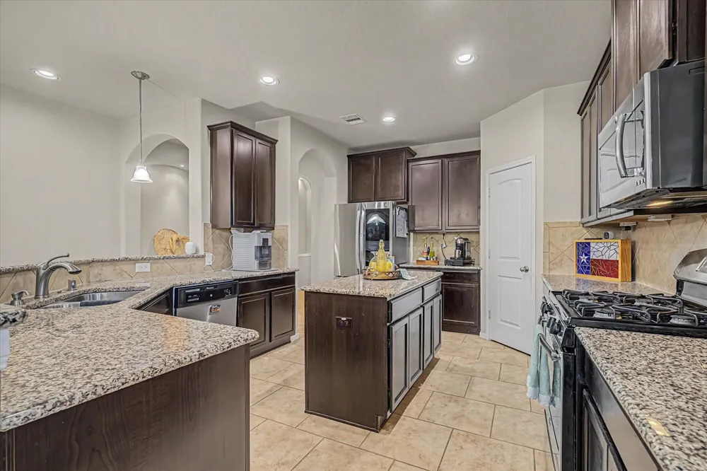 11722 Eagle Ridge Drive Mont Belvieu, TX 77535