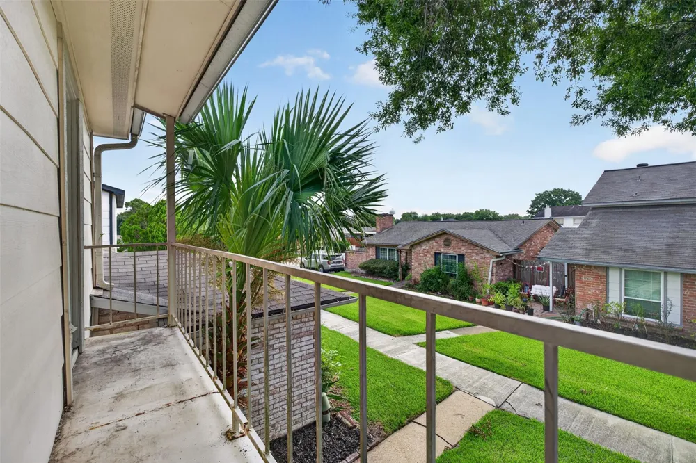 6355 S Briar Bayou Drive Houston, TX 77072