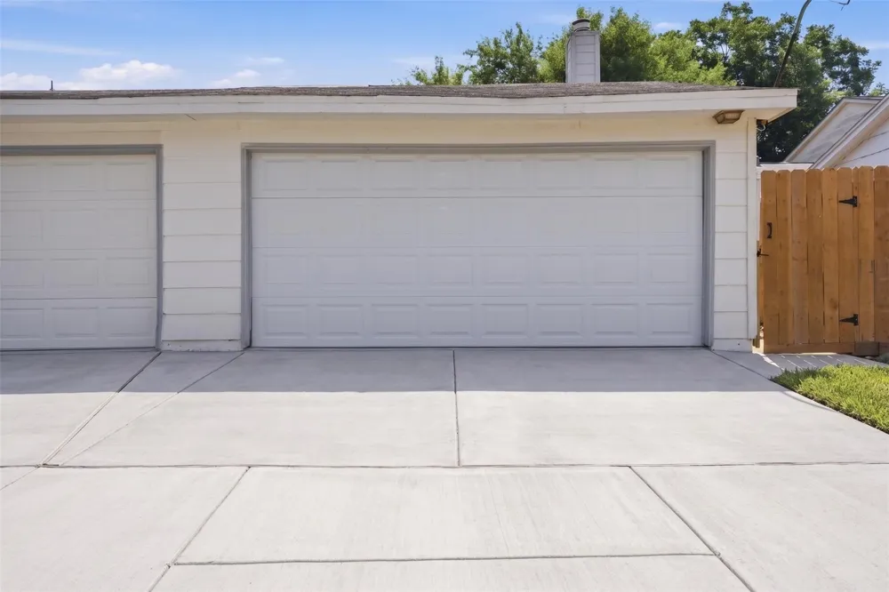 6355 S Briar Bayou Drive Houston, TX 77072