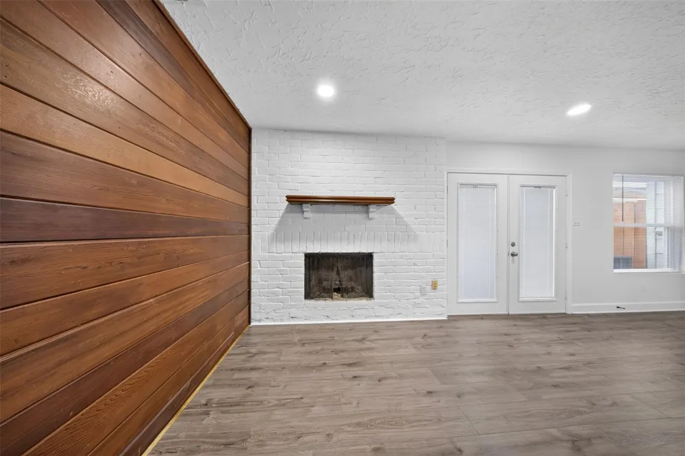 6355 S Briar Bayou Drive Houston, TX 77072