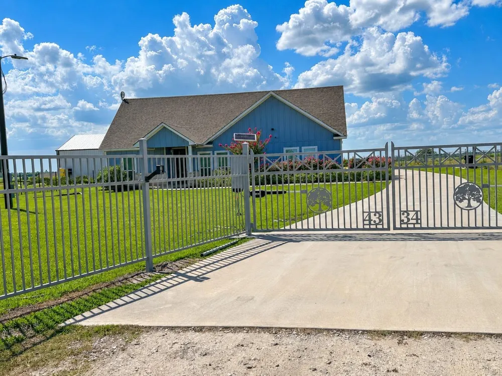 4334 Maass Road Burton, TX 77835