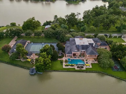 7 Paradise Point Drive