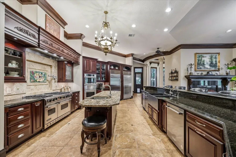 7 Paradise Point Drive Sugar Land, TX 77478