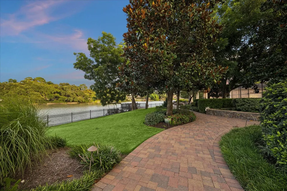 7 Paradise Point Drive Sugar Land, TX 77478