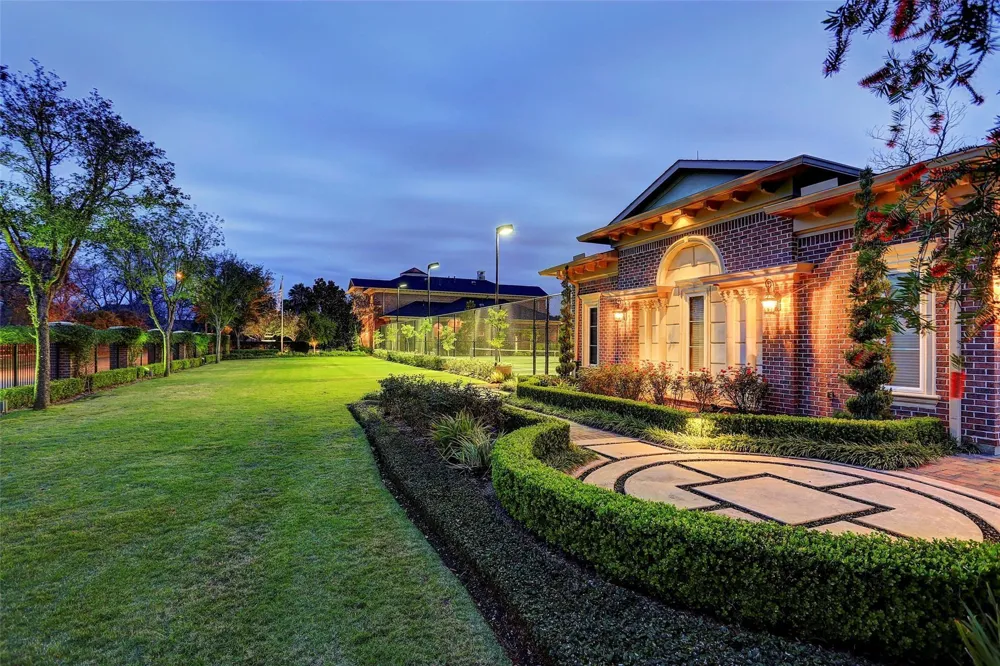 7 Paradise Point Drive Sugar Land, TX 77478