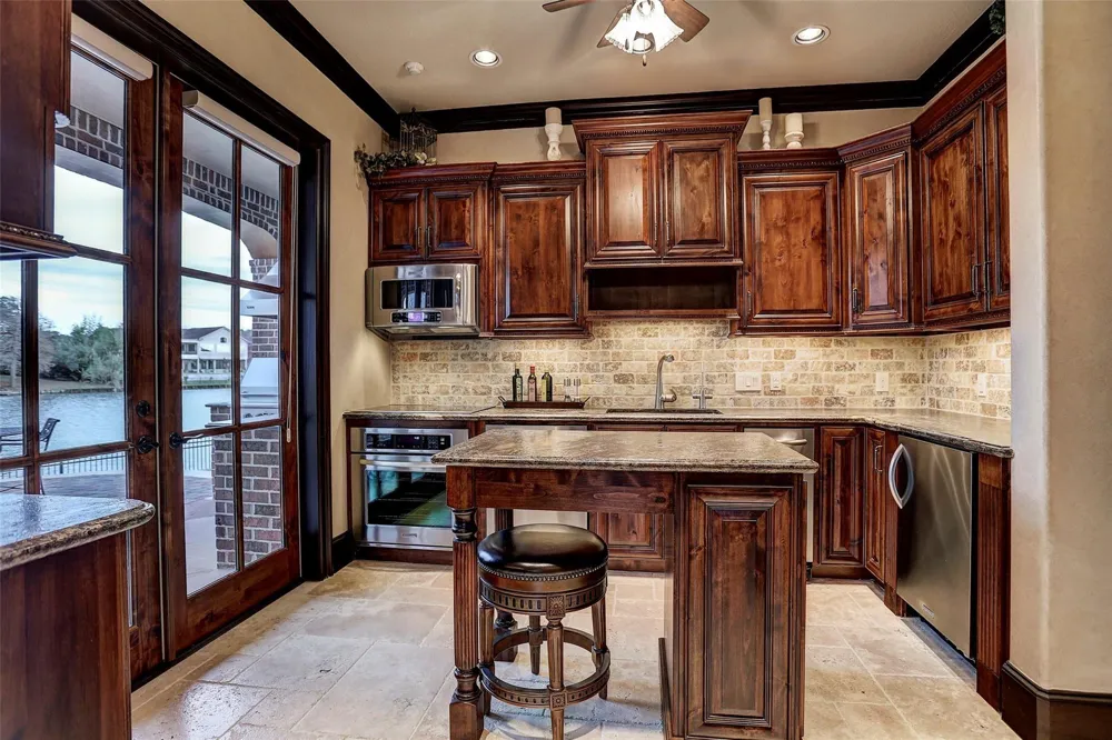 7 Paradise Point Drive Sugar Land, TX 77478