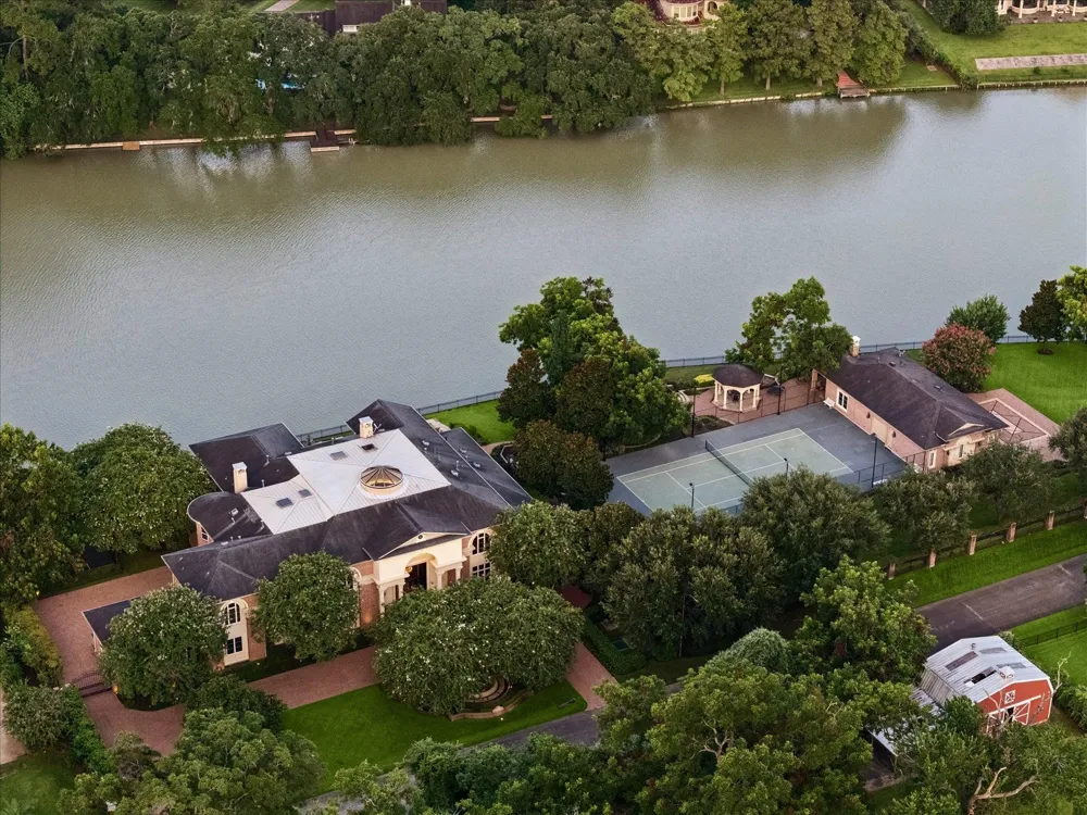 7 Paradise Point Drive Sugar Land, TX 77478