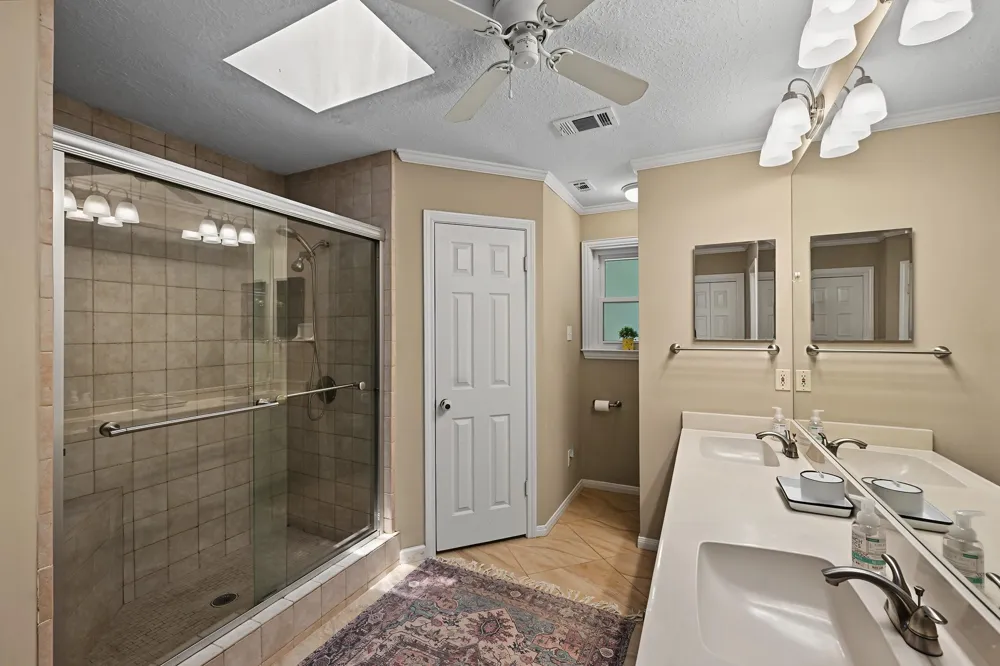 424 Middleton Street Bacliff, TX 77518