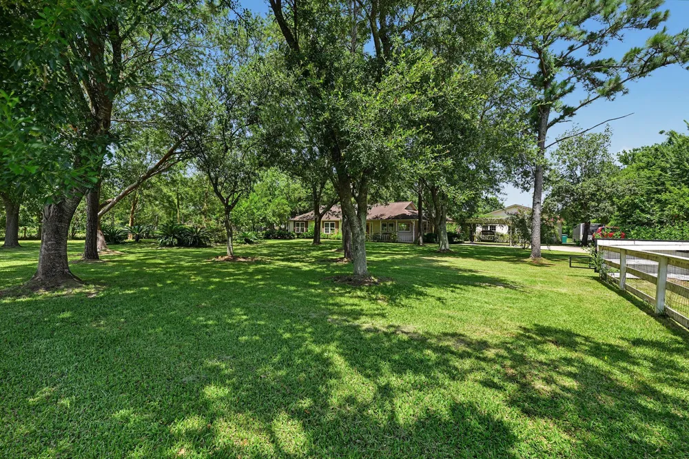424 Middleton Street Bacliff, TX 77518